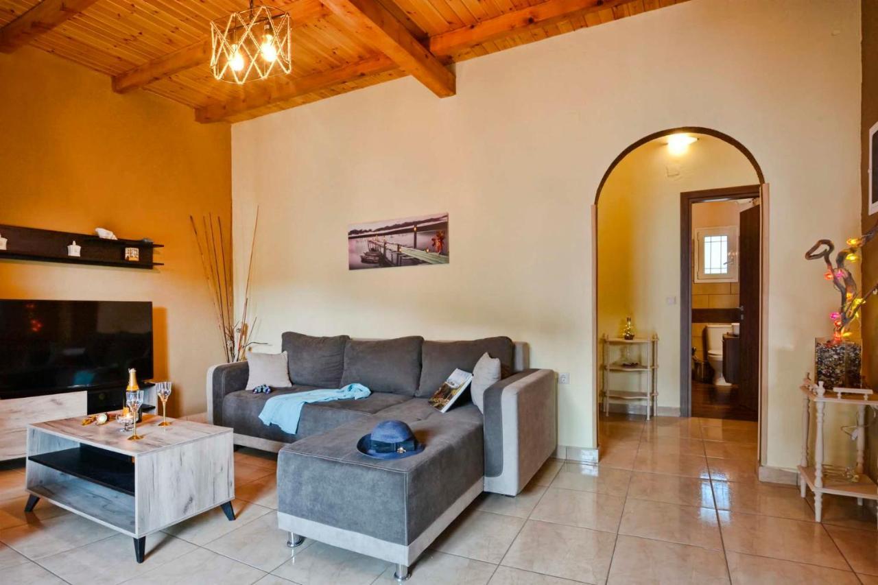Elizabeth Country House Agios Matthaios  ภายนอก รูปภาพ